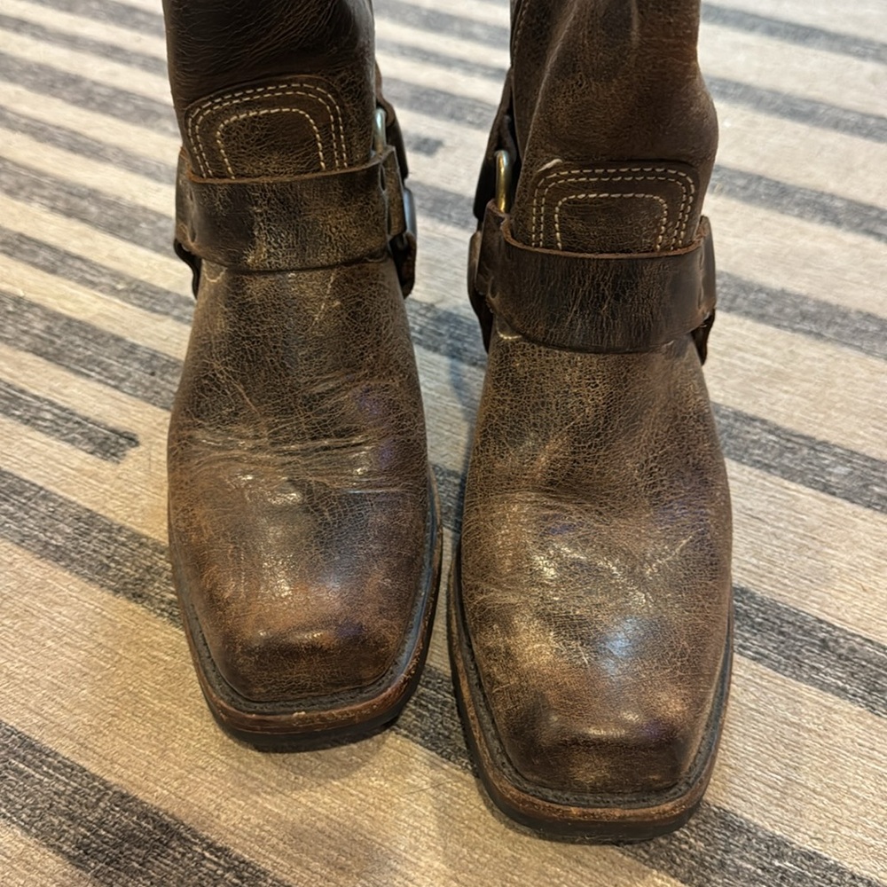 Boots - Picture 6 of 10
